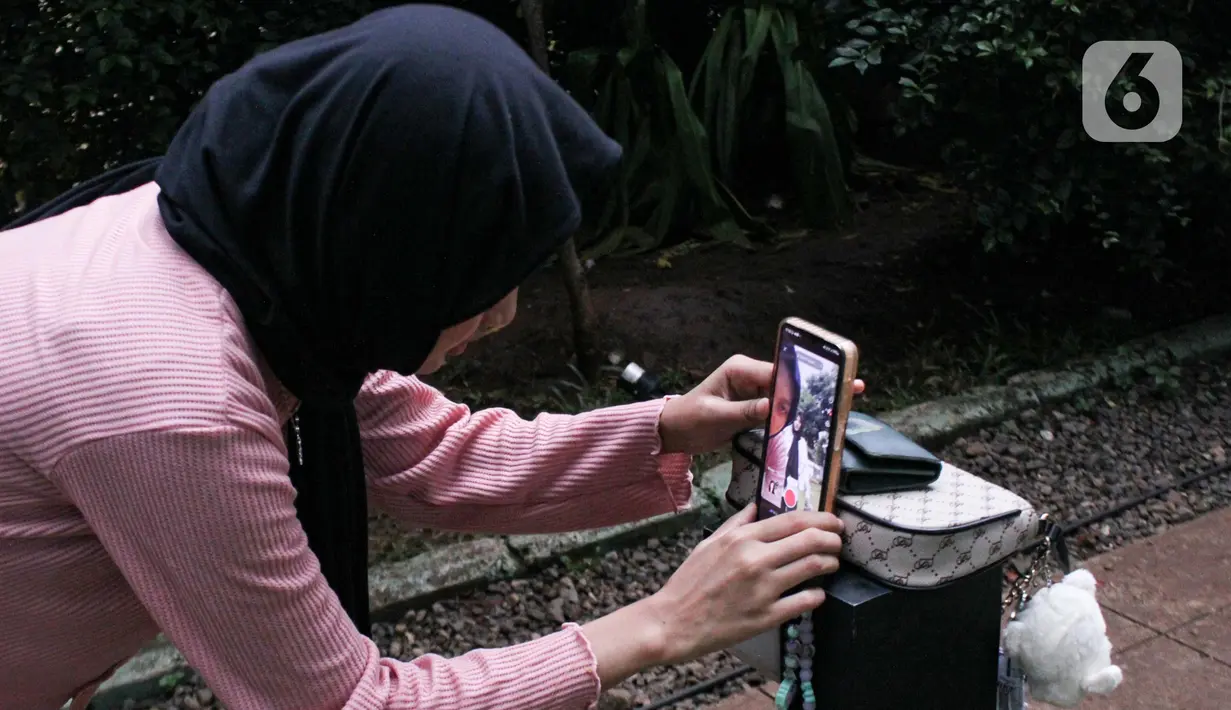 Sebelumnya, ramai beredar informasi di media sosial terkait video dugaan pungutan liar (pungli) terhadap seorang pembuat konten di area Taman Literasi Martha Christina Tiahahu. (Magang/Liputan6.com/Muhammad Rizal)