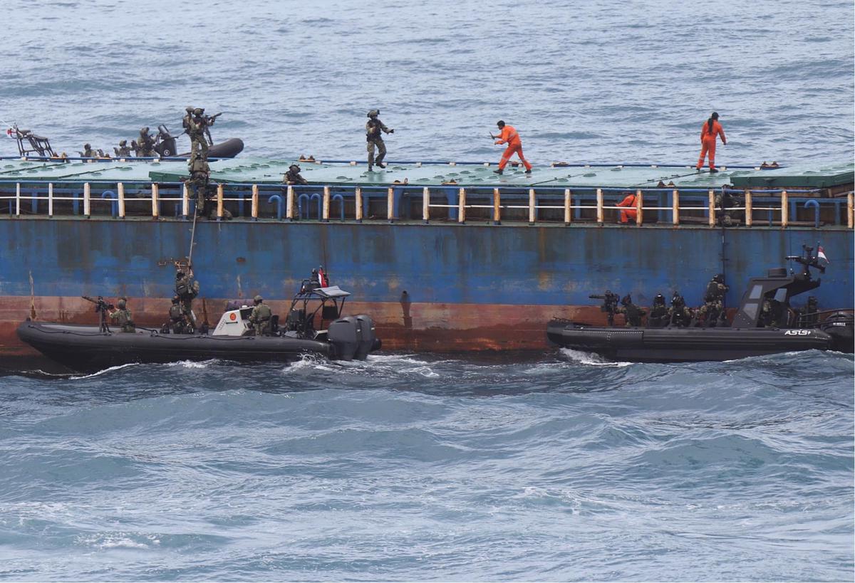 FOTO: Parade Kapal Perang dan Atraksi Prajurit  TNI AL Meriahkan Sailing Pass 2025