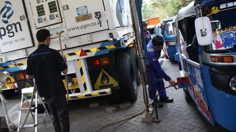 20150815-PT PGN Gratiskan Warga Jakarta Naik Bajaj Gas di HUT RI ke-70-Jakarta