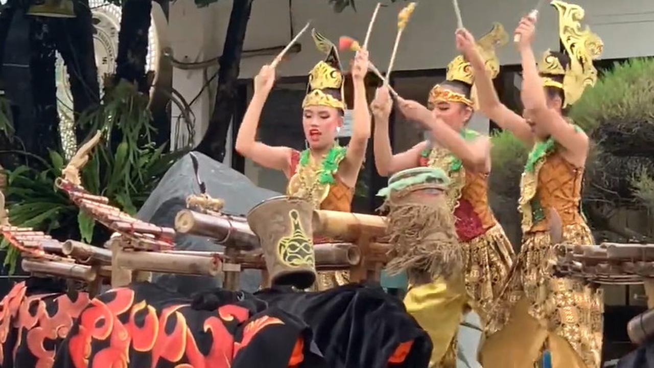 Alat musik Sunda Langgir Badong