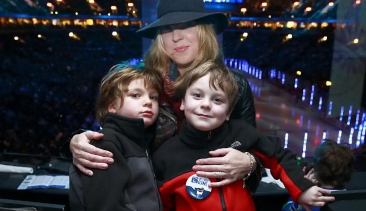 Diana Krall adalah ibu dari dua anak kembarnya yakni Boys Dexter Henry Lorcan dan Frank Harlem James yang lahur pada Desember 2006. (Pinterest)