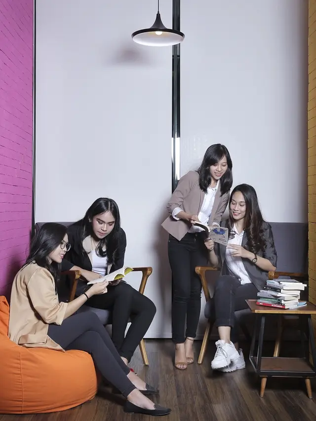 [Fimela] Duta Bahasa