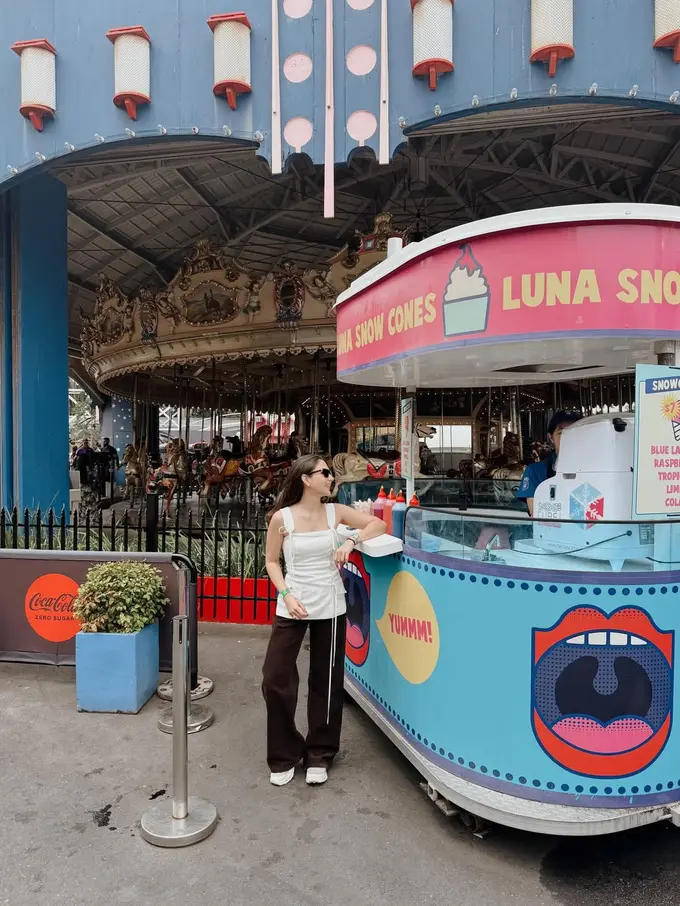 Outfit Taman Hiburan Ala Jessica Mila di Melbourne, Stylish Meski Sambil Momong Anak