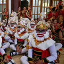 Kemeriahan Festival Remo Yosakoi di Surabaya