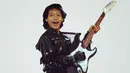 Penyanyi dangdut yang terkenal dengan lagu 'Pangeran Dangdut' yang dirilis 1992 silam. Abiem Ngesti penyanyi anak-anak yang terus terang meniti karier dijalur dangdut. Meninggal usia 16 tahun secara mengenaskan dalam kecelakaan mobil pada 1995. (Istimewa)