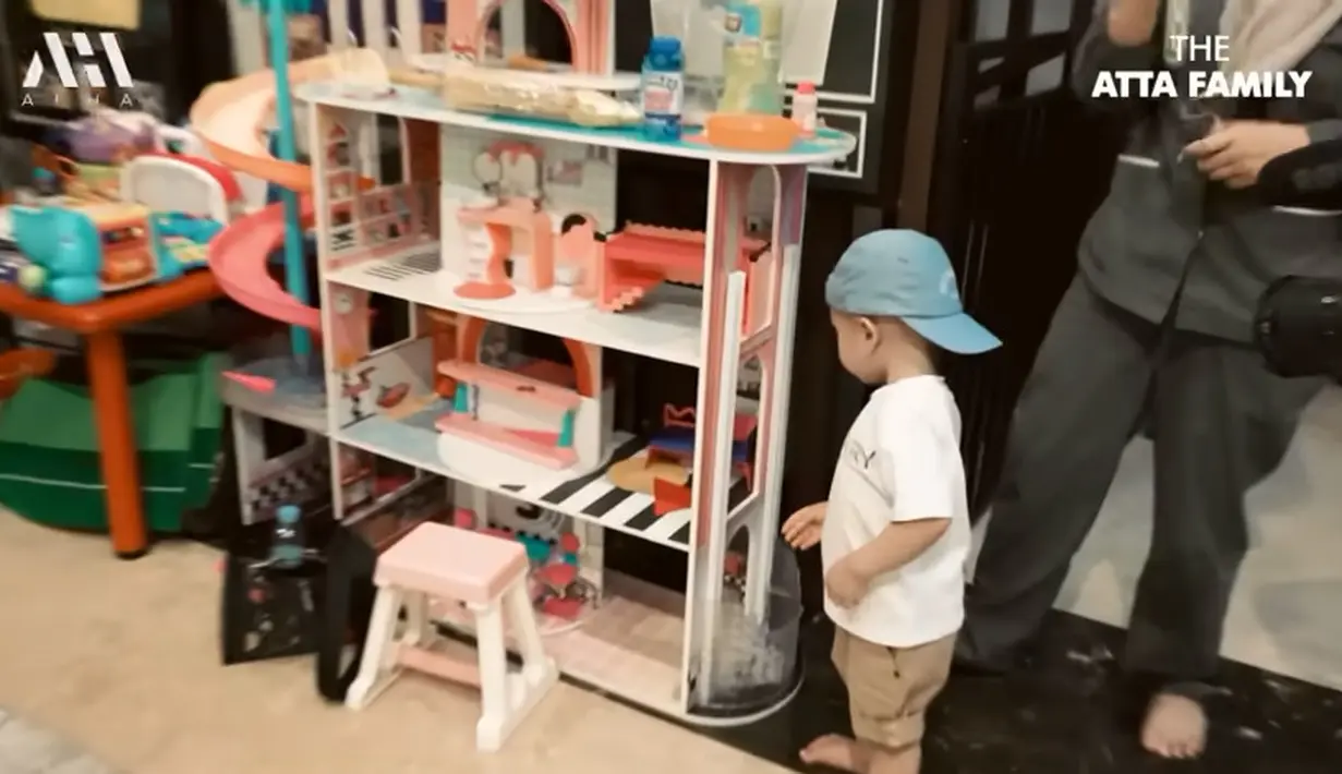 "2 bocil yg menggemaskan n pintar tumbuh sehat n berteman terus sampai besar,"tulis @nurathifa8055. "MasyaAllah dua kecil lucu, ameena cantik imut gemesin, cipunk ganteng lucu gemesin,"  tulis aisaais  "Yeaaayyy ada part 2nya. Membahagiakan ngliat bayi bayi kece ngumpul," tulis. @madeciriani4760. [Youtube/AH]