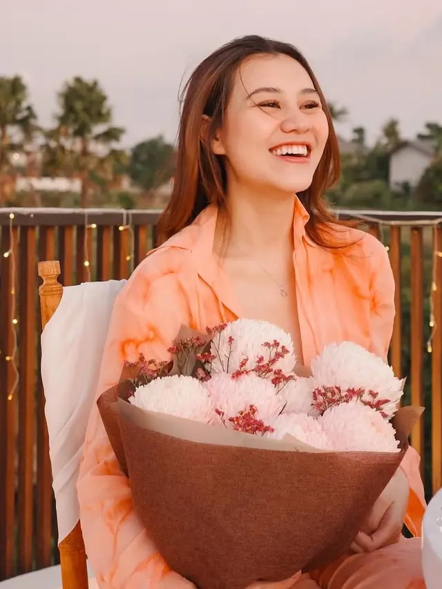 Aaliyah Massaid saat rayakan anniversary pernikahan di Bali. [@thariqhalilintar]