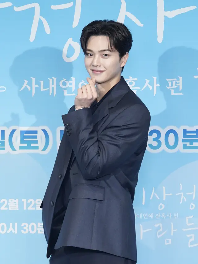 Song Kang dalam konferensi pers Forecasting Love And Weather. (Netflix)