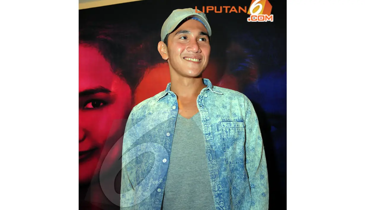  Menurut Vino cara itu dapat menghadirkan Jizzy dalam bayangan meski secara fisik tak terlihat, Selasa (22/4/2014) (Liputan6.com/Faisal R syam).