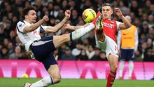 Laga yang bertajuk Derby London utara tersebut berlangsung sengit sejak awal pertandingan. Dua gol mewarnai laga sebelum turun minum. (AP Photo/Ian Walton)