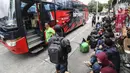 <p>Calon penumpang menunggu bus Antar Kota Antar Provinsi (AKAP) di Terminal Grogol, Jakarta Barat, Kamis (28/4/2022). Jelang Hari Raya Idul Fitri, Terminal Grogol mulai dipadati pemudik yang akan pulang ke kampung halaman untuk merayakan Lebaran. (Liputan6.com/Johan Tallo)</p>