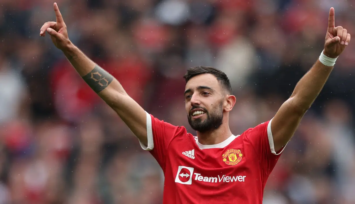 Bruno Fernandes merapat ke Manchaster United pada 2020 lalu dan saat ini telah menjelma sebagai ujung tombak lini serang Setan Merah. Pemain 27 tahun tersebut diprediksi akan semakin tampil gemilang bersama sang mega bintang Cristiano Ronaldo. (AFP/Adrian Dennis)