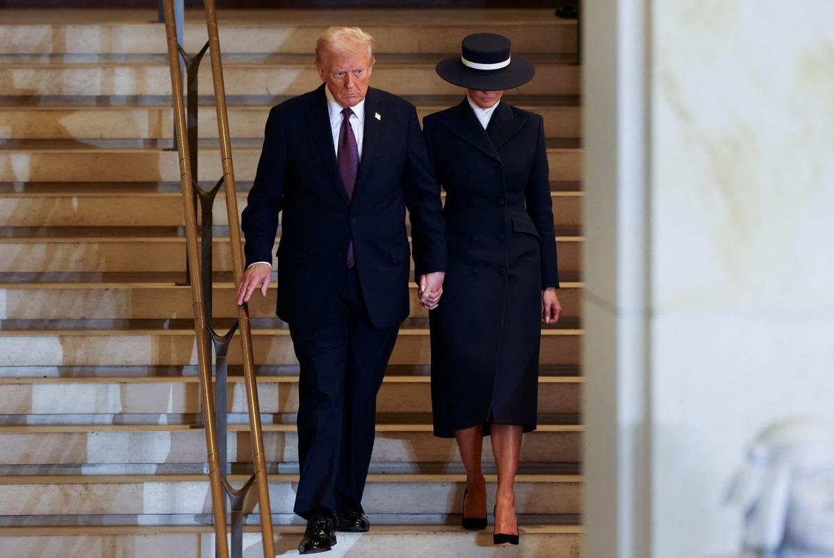 Gaya Melania Istri Donald Trump Curi Perhatian di Pelantikan