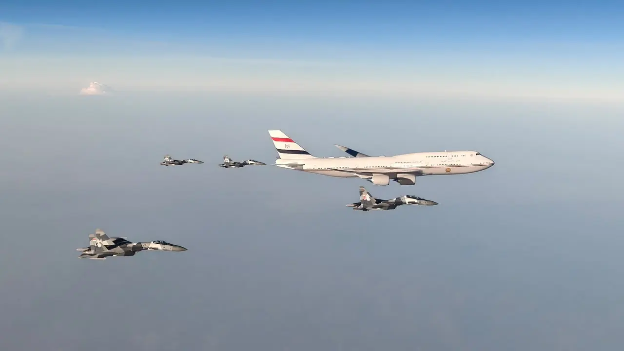 _Momen Kedatangan Presiden Mesir El-Sisi di Jakarta, Dikawal Sukhoi dan F-16