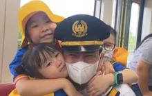 Girangnya Anak SD Foto Bareng Masinis LRT, Posenya di Luar Dugaan Sampai Ramai jadi Sorotan