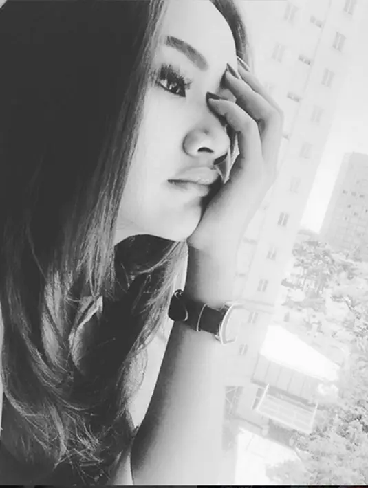 'Awalnya sakit tumor, tapi sudah menjalar menjadi kanker. Pencernaannya sudah nggak baik. Ayah gak mau oprasi, sampai parah seperti sekarang. Ayah juga ga mau masuk rumah sakit kalau ga ama Cita,' tutur Cita. (Via Instagram/@Cita_citata)