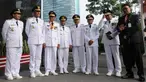Mendagri Tjahjo Kumolo (kanan) bersama gubernur dan wakil gubernur hasil Pilkada 2018 di Gedung KPK, Jakarta, Rabu (5/9). Empat pasang gubernur dan wakil gubernur menyambangi KPK usai dilantik Presiden Jokowi. (Merdeka.com/Dwi Narwoko)