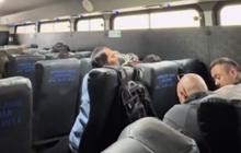 Jelang Cuti, Karyawan Freeport Diantar Mobil Bus Anti Peluru dan Dikawal Ketat Brimob Bersenjata Lengkap