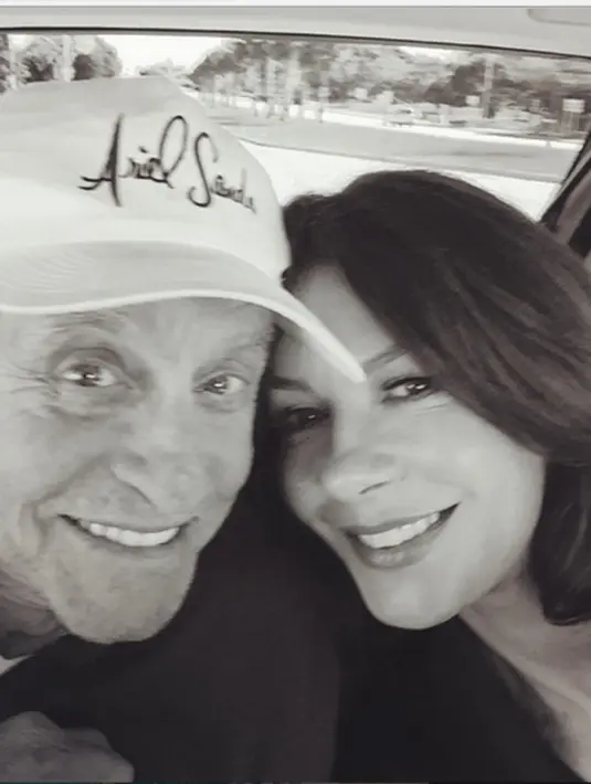 Melalui Instagram, Catherine Zeta-Jones pun mengungkapkan perasaannya terhadap sang suami ke publik. (Via Instagram/@catherinezetajones)