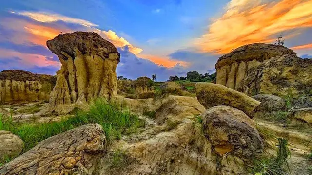 Pesona Keindahan Bukit Jamur Kota Pudak, Gresik