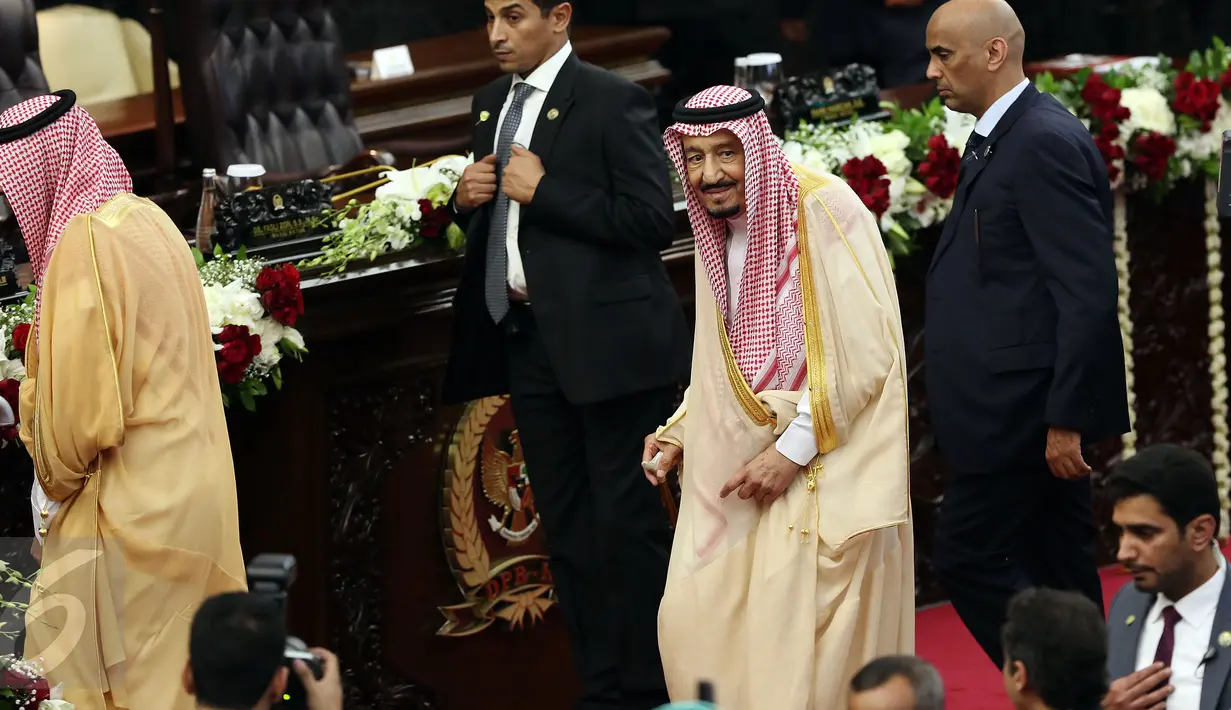 Raja Arab Saudi, Salman bin Abdulaziz Al-Saud saat mengunjungi Kompleks Parlemen MPR/DPR RI, Jakarta, Kamis (2/3). Raja Salman juga melakukan pertemuan dengan tokoh agama di Istana Merdeka, Jakarta. (Liputan6.com/Johan Tallo)