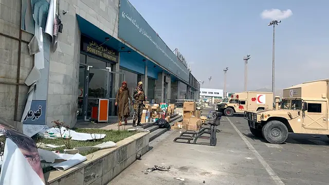FOTO: AS Angkat Kaki, Pasukan Taliban Kuasai Bandara Kabul