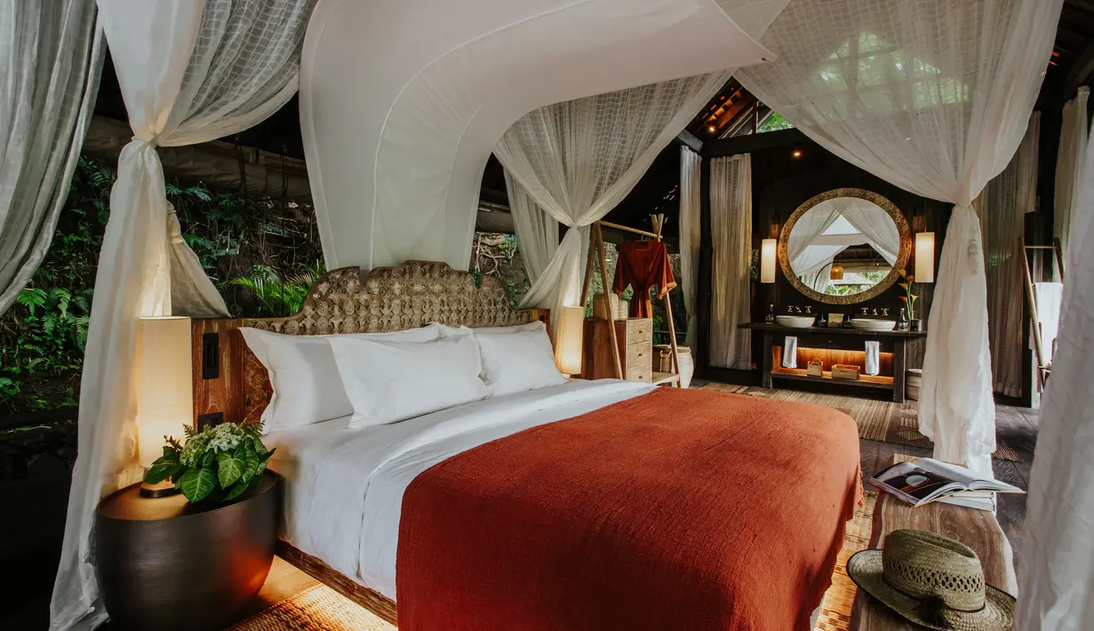 Arsitektur Banyan Tree, Dharmali Kusumadi merancang vila dan fasilitas resor dengan menghidupkan pendekatan arsitektur vernakular yang terinspirasi melalui desain dan teknik konstruksi yang unik.