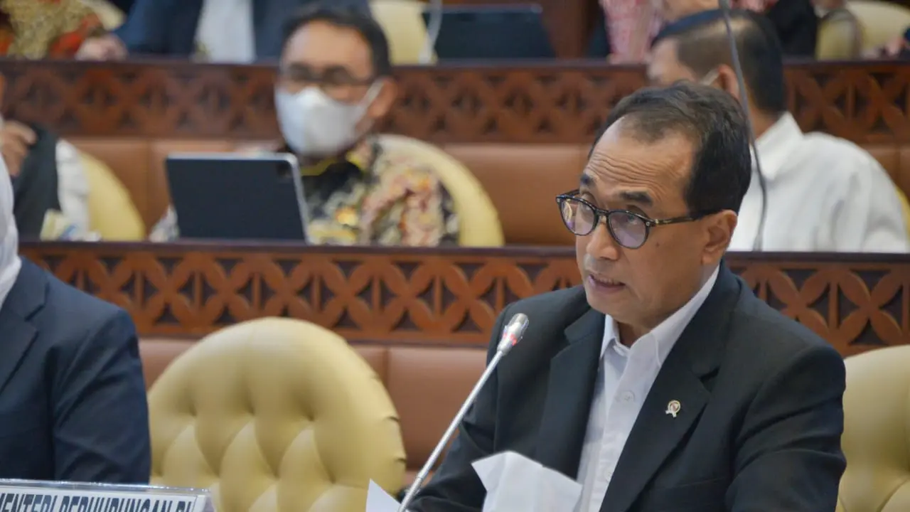 Menhub Budi Karya Sumadi saat hadir dalam Raker dengan Komisi V DPR RI, Selasa (4/4/2023).