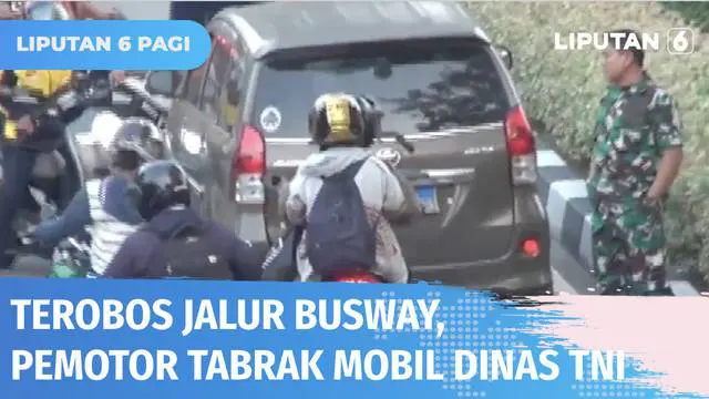 Sama-sama melanggar lalu lintas karena masuk jalur bus Transjakarta, sebuah kendaraan dinas TNI ditabrak pengendara sepeda motor. Tabrakan terjadi saat mobil dinas TNI berhenti mendadak di jalur busway karena ada razia.