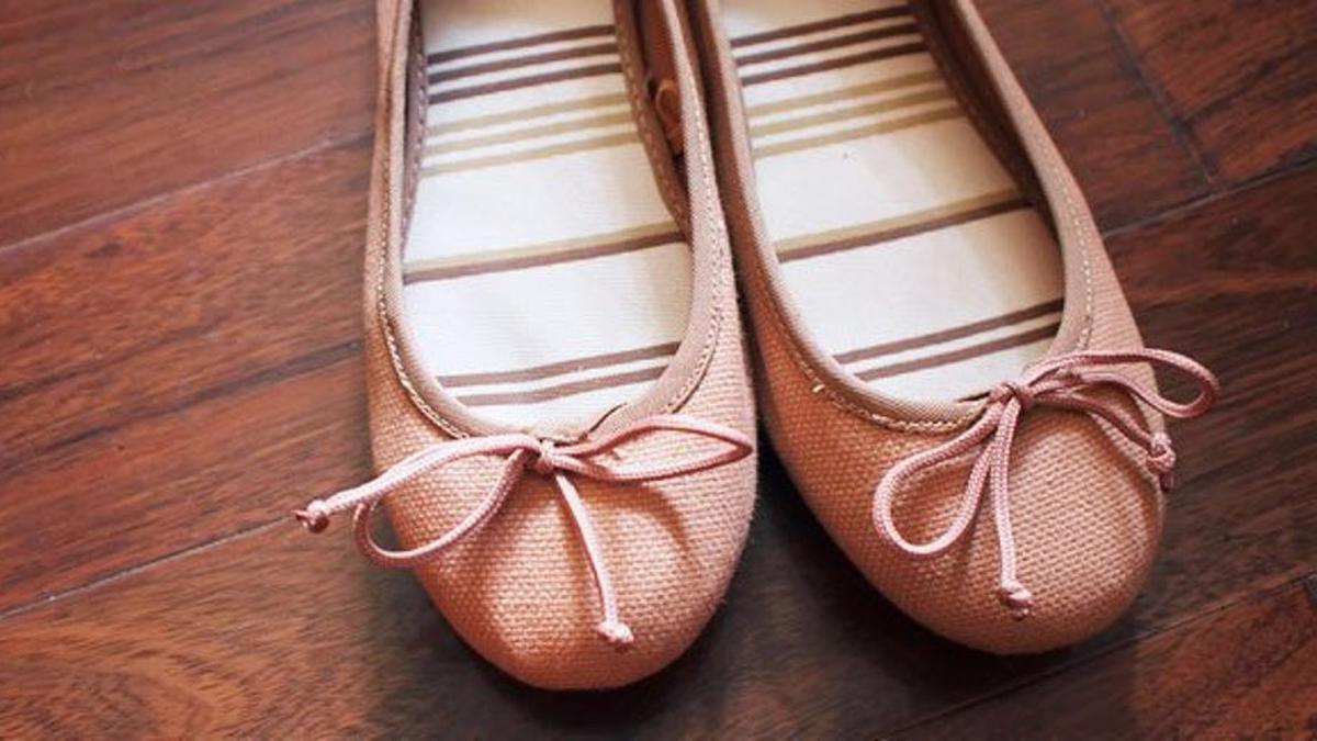 Flat shoes kebesaran top