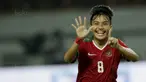 Gelandang Indonesia U-19, Witan Sulaeman, melakukan selebrasi usai mencetak gol ke gawang Thailand pada laga persahabatan di Stadion Wibawa Mukti, Cikarang, Minggu (8/10/2017). Indonesia menang 3-0 atas Thailand. (Bola.com/M Iqbal Ichsan)