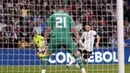 Pemain Argentina Lionel Messi mencoba mencetak gol ke gawang Italia pada pertandingan sepak bola Finalissima di Stadion Wembley, London, Inggris, 1 Juni 2022. Argentina menang 3-0. (AP photo/Frank Augstein)