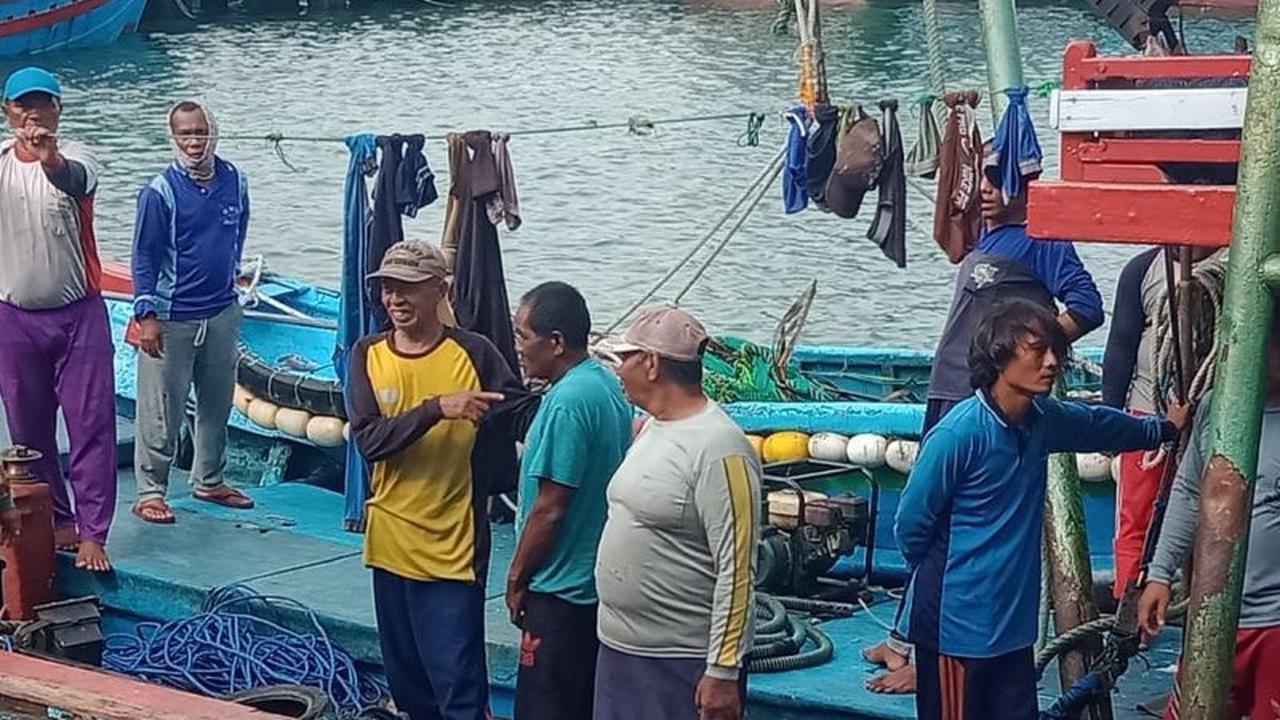 Misteri Sampan Terbalik: Tim SAR Gabungan Cari Nelayan Hilang Ende Sejak Jumat Malam