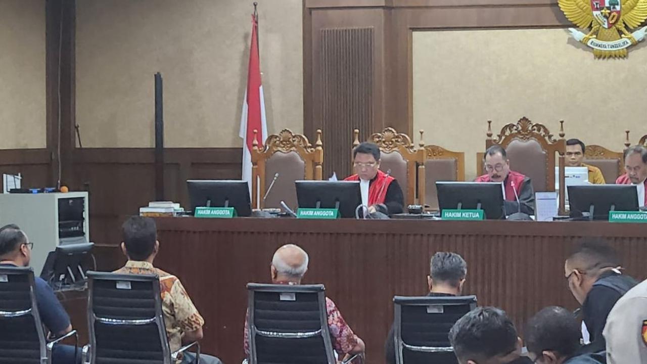 "Iya yang mulia," jawab Mirza.