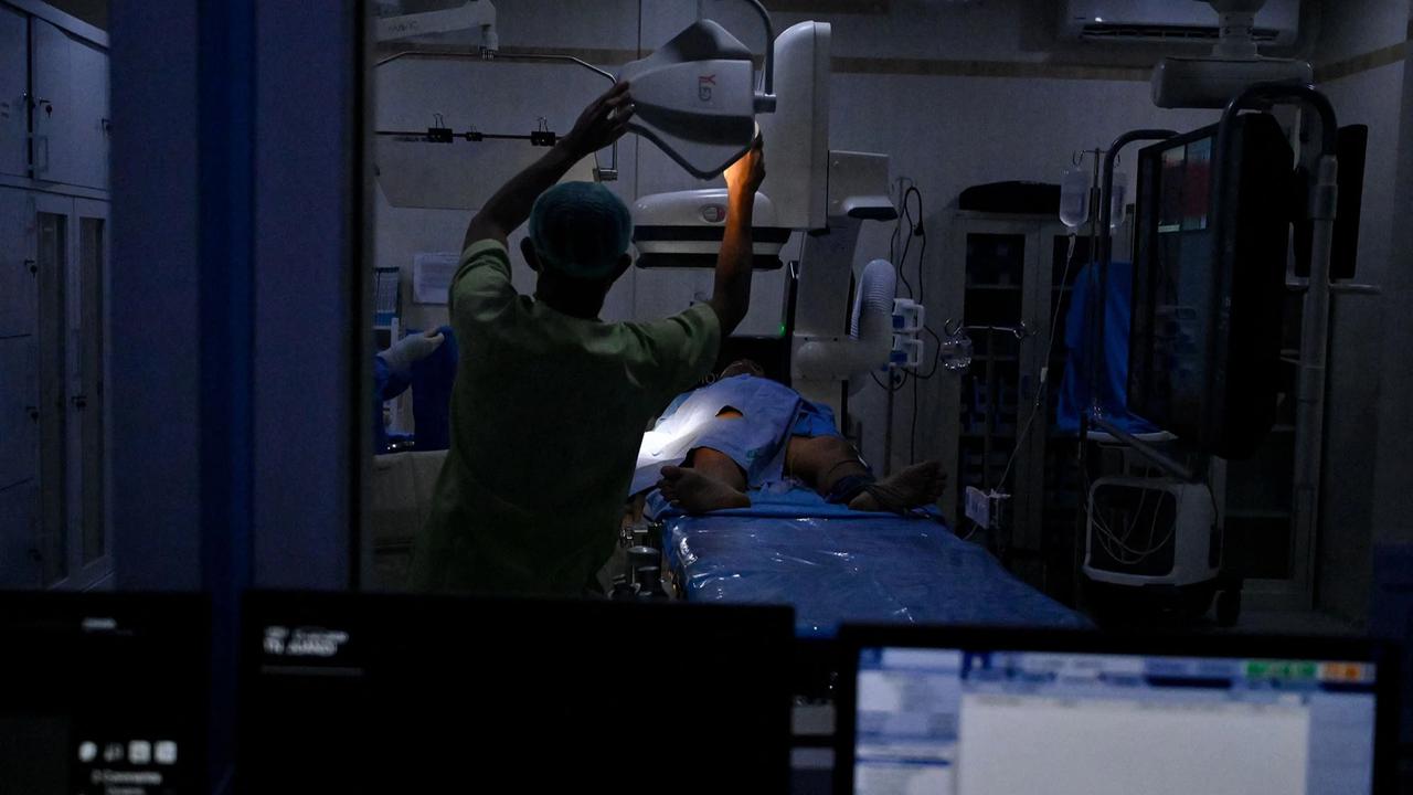FOTO: Melihat Prosedur Pemasangan Stent Jantung di Banda Aceh