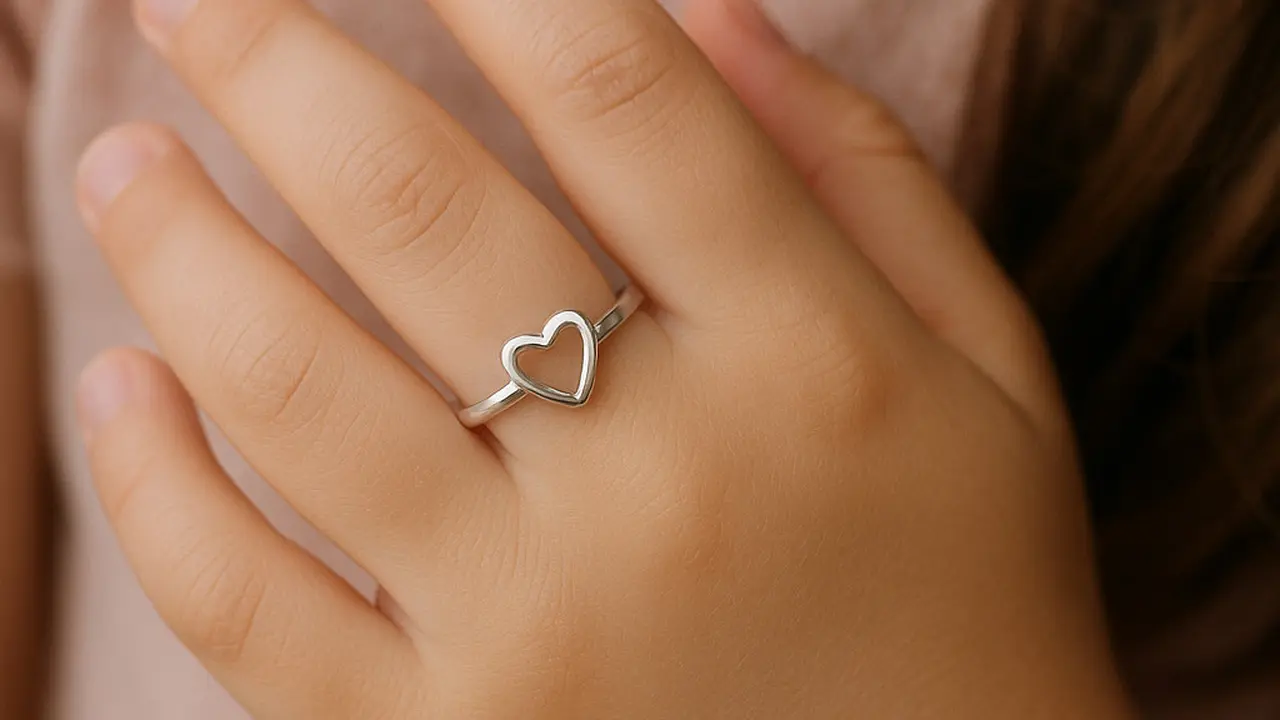 Model cincin untuk anak SD (Image by ChatGPT)