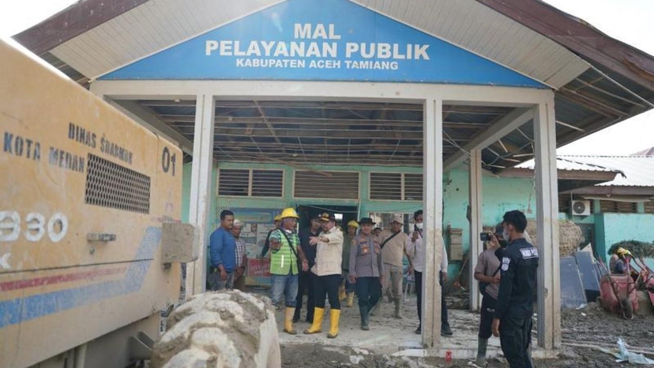 KSP Qodari Tinjau Aksi Praja IPDN Bersihkan MPP Aceh Tamiang Pasca-Banjir