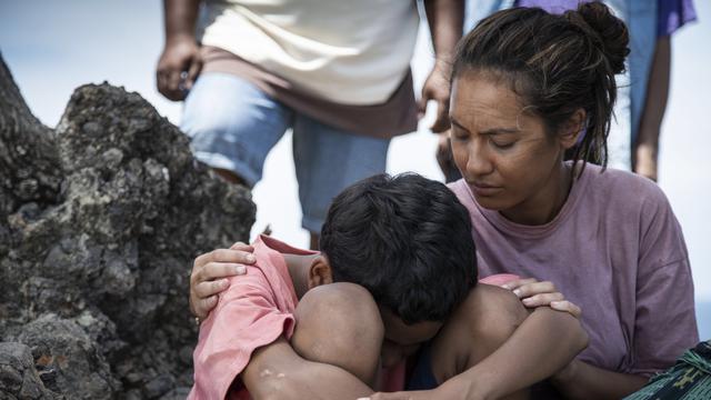 Pevita Pearce berkulit hitam dan berambut pirang di film terbaru, Rumah Merah Putih