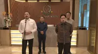 Jaksa Agung Sanitiar Burhanuddin dan Menteri BUMN Erick Thohir dalam konferensi pers, di Kantor Kejagung, Jakarta, Selasa (18/2/2025)