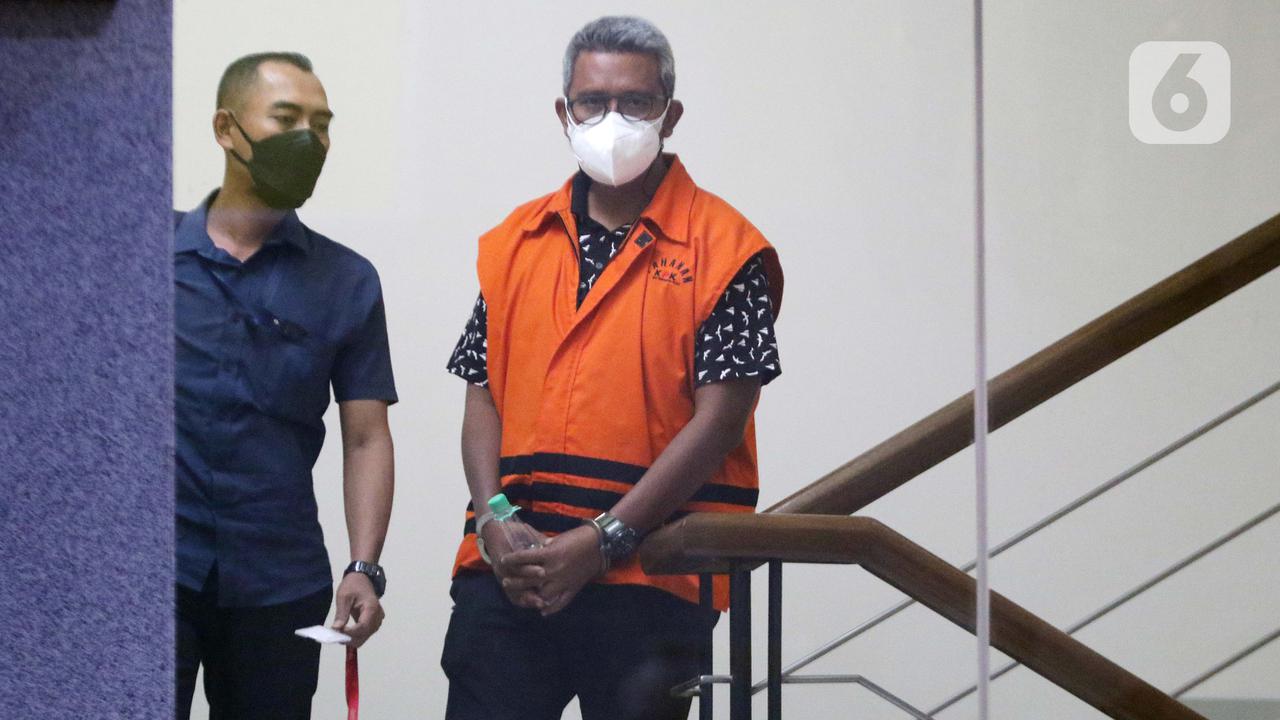 Pemeriksaan Perdana Bupati Bintan Nonaktif Apri Sujadi