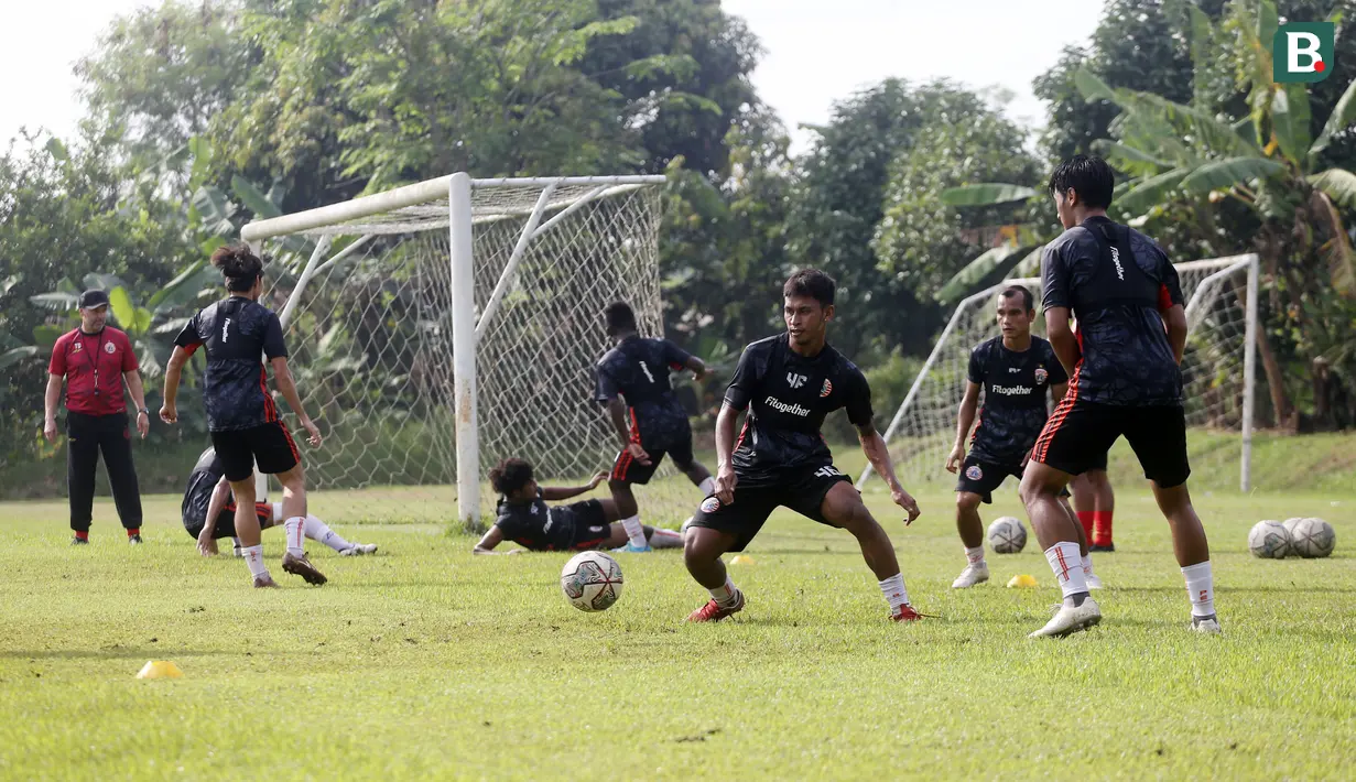 <p>Pemain Persija, Osvaldo Haay, saat sesi latihan di Lapangan Nirwana Park, Bojongsari, Depok, Rabu (25/5/2022). (Bola.com/M Iqbal Ichsan)</p>