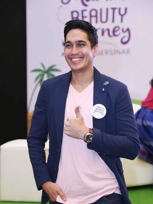 "Tapi kayaknya dia (Deasy) enggak mau deh. Luntur makeupnya nya kalau wedding ada hujan," ujar Marcel Chandrawinata yang pacaran dengan Deasy Priscilla sejak 2011 silam. (Nurwahyunan/Bintang.com)