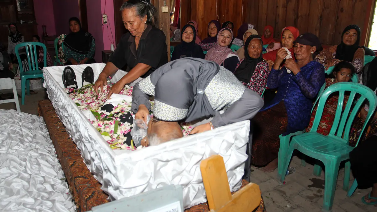 Peringati 7 Hari Kematian Mbah Gotho, Keluarga Gelar Sedekahan