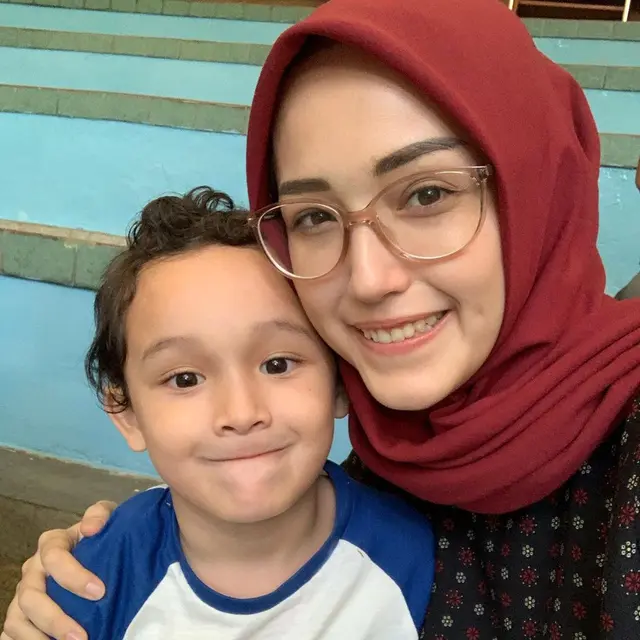 6 Potret Adelia Pasha Tanpa Makeup, Dipuji Pancarkan Cantik Alami