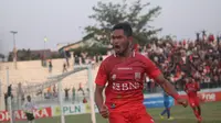 Striker Persis Solo, Azka fauzi gagal membawa timnya mengalahkan Persiraja Banda Aceh dalam laga lanjutan Liga 2 Grup Barat, di Stadion Wilis, Madiun, Sabtu (8/9/2018). (Bola.com/Ronald Seger Prabowo)