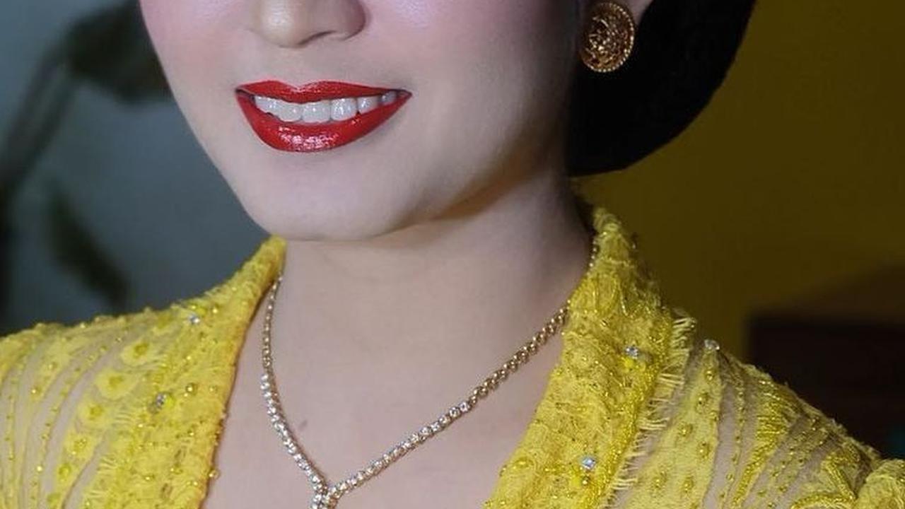 Memiliki pengalaman sebagai pembawa acara di saluran televisi lokal <br>