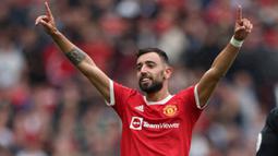 Bruno Fernandes selalu menjadi penampil paling apik Manchester United. Dalam 11 laga, Bruno telah mengantongi 4 gol, 3 assist, 2,5 tembakan per laga, dan 3,4 umpan kunci. Ia menyandang sebagai top skor di MU bersama Ronaldo pada musim ini. Ia telah mencatat 943 menit bermain. (AFP/Adrian Dennis)