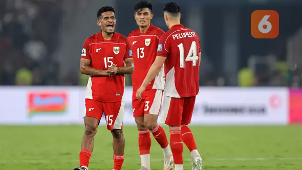<p>Ricky Kambuaya, Ramadhan Sananta, dan Joey Pelupessy tampil spartan ketika Timnas Indonesia menang 1-0 atas Timnas Bahrain pada laga kedelapan putaran ketiga Grup C kualifikasi Piala Dunia 2026 di Stadion Utama Gelora Bung Karno, Jakarta, Selasa (25/3/2025) malam WIB. (Bola.com/Abdul Aziz)</p>