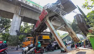 Evakuasi JPO Tendean Dimulai, Crane Dikerahkan