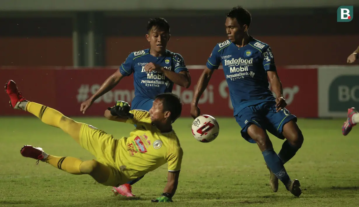 Frets Butuan terbilang lengkap sebagai pemain yang menghuni lini serang. Dia beroperasi di sisi kiri sayap Persib Bandung dan mampu memberikan pengaruh penting untuk timnya. (Foto: Bola.com/Ikhwan Yanuar)